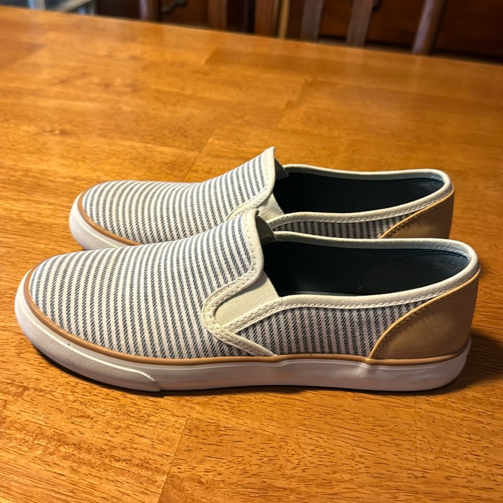 American eagle canvas slip on shoes
